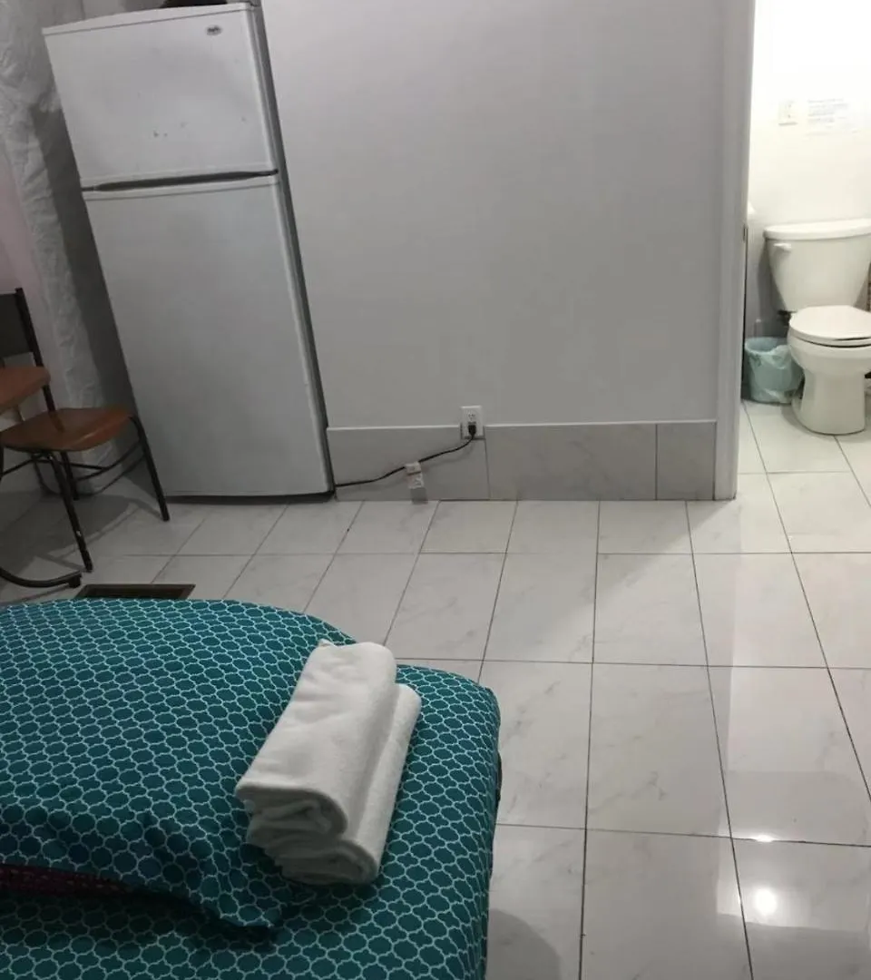 Monthly University Apartment-Elizabeth Toronto
