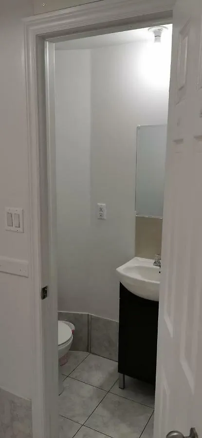 Monthly University Apartment-Elizabeth Toronto Apartment