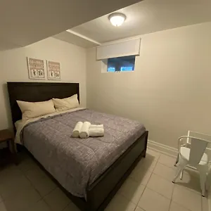 Homestay Yorkmills And Bayview !d Cozy & Stylish Private Bdr With Shared Bathroom, Toronto