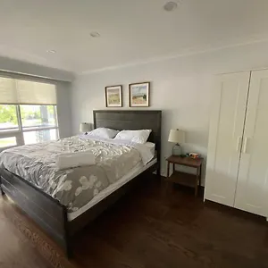 Homestay Yonge And Finch Subway !l Spacious & Bright Private Bedroom With Shared Amenties, Toronto