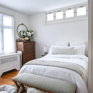 Bright And Beautiful Studio In Old , Quebec City Canada