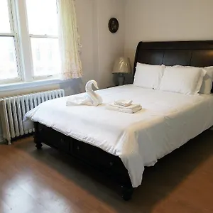 Cozy Private Rm Heart Of North York Free Parking Full Kitchen Close To Downtown Séjour chez l'habitant